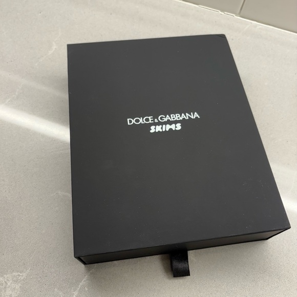 DOLCE&GABBANA X SKIMS ULTRA FINE MESH LOGO BRIEF BODYSUIT - XS *BRAND NEW* - Picture 4 of 8